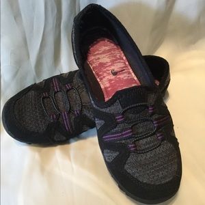 🍉Size 7 1/2 Danskin memory foam slip on sneakers